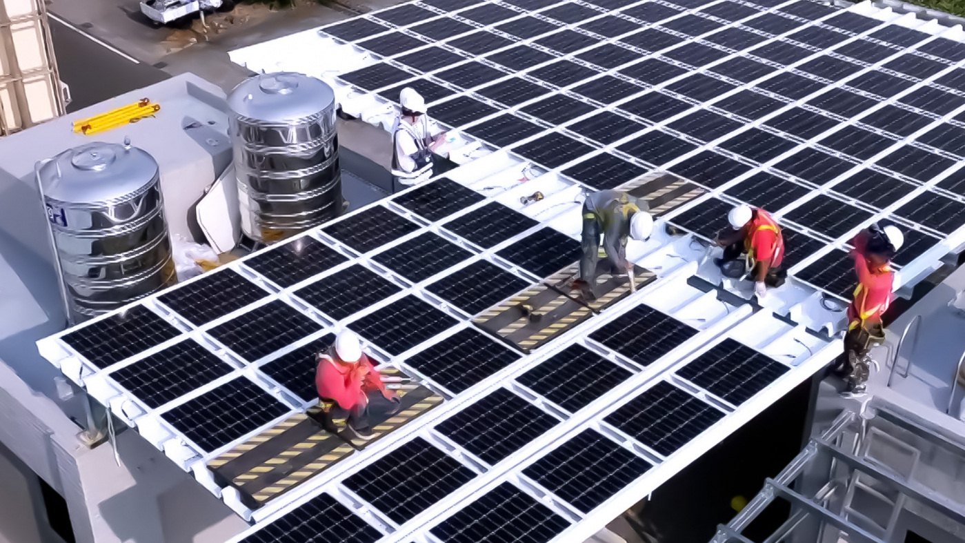 友達打造光電建築一體化整合建材，開發SunSteel光電整合型浪板，實現快速安裝、避免二次施工，讓屋頂光電躍升未來建物新標配。